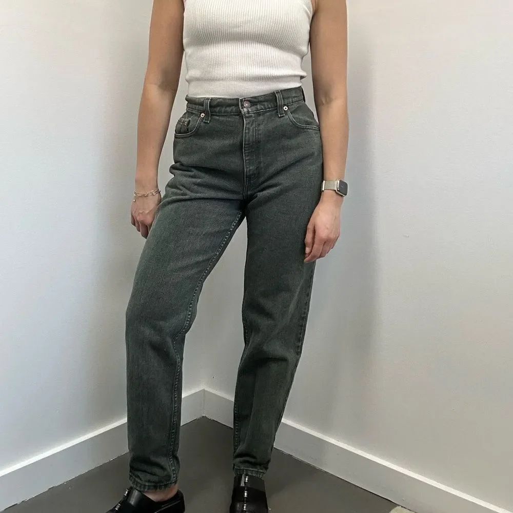 Levi's 90's Dark Green Denim High Rise Mom Straight leg Jeans Size 28